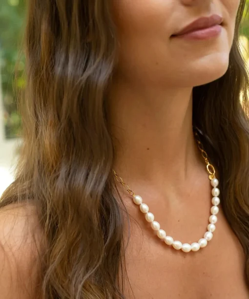 City Pearl and Gold Chain Necklace Gold