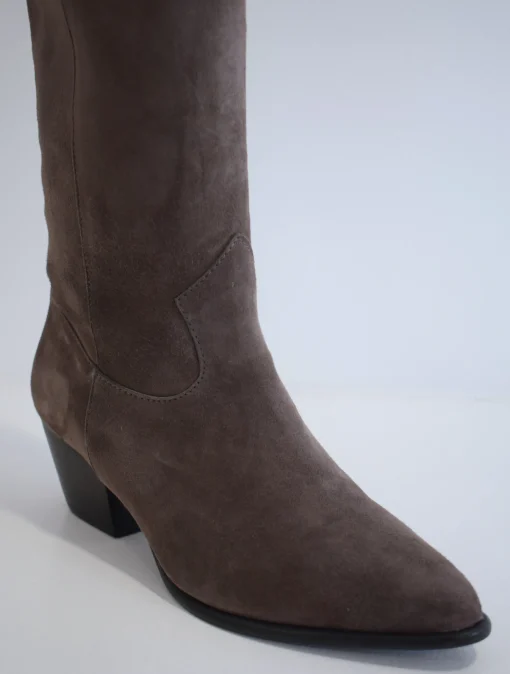 Daisy Boot Storm