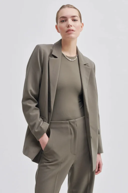 Evie Classic Blazer Bungee Cord