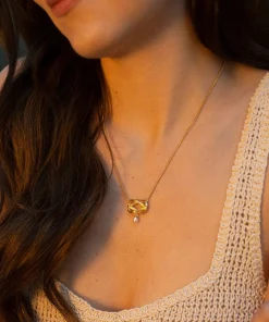 Love Knot Pearl Necklace Gold