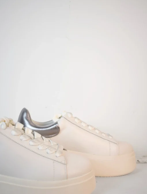Moby Trainer White