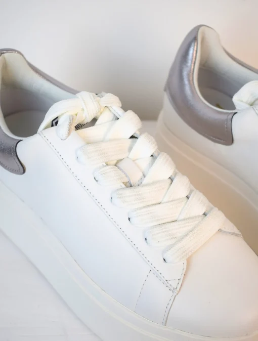 Moby Trainer White