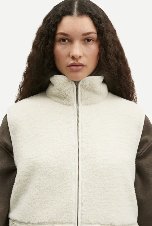 Satara Vest Turtledove