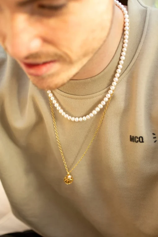 Simple Button Pearl Necklace
